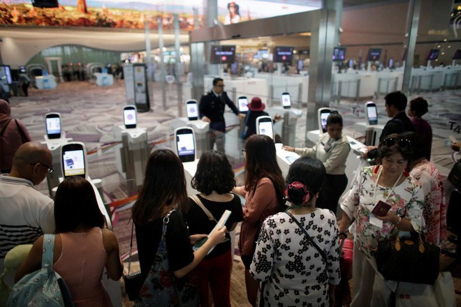 Singapore sẽ sử dụng công nghệ nhận dạng khuôn mặt để phát hiện hành khách lỡ chuyến và thay thế hộ chiếu - Ảnh 1.