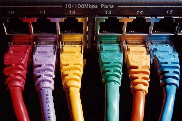 Một VLAN tĩnh chuyển các cổng riêng lẻ trên network chuyển sang virtual network