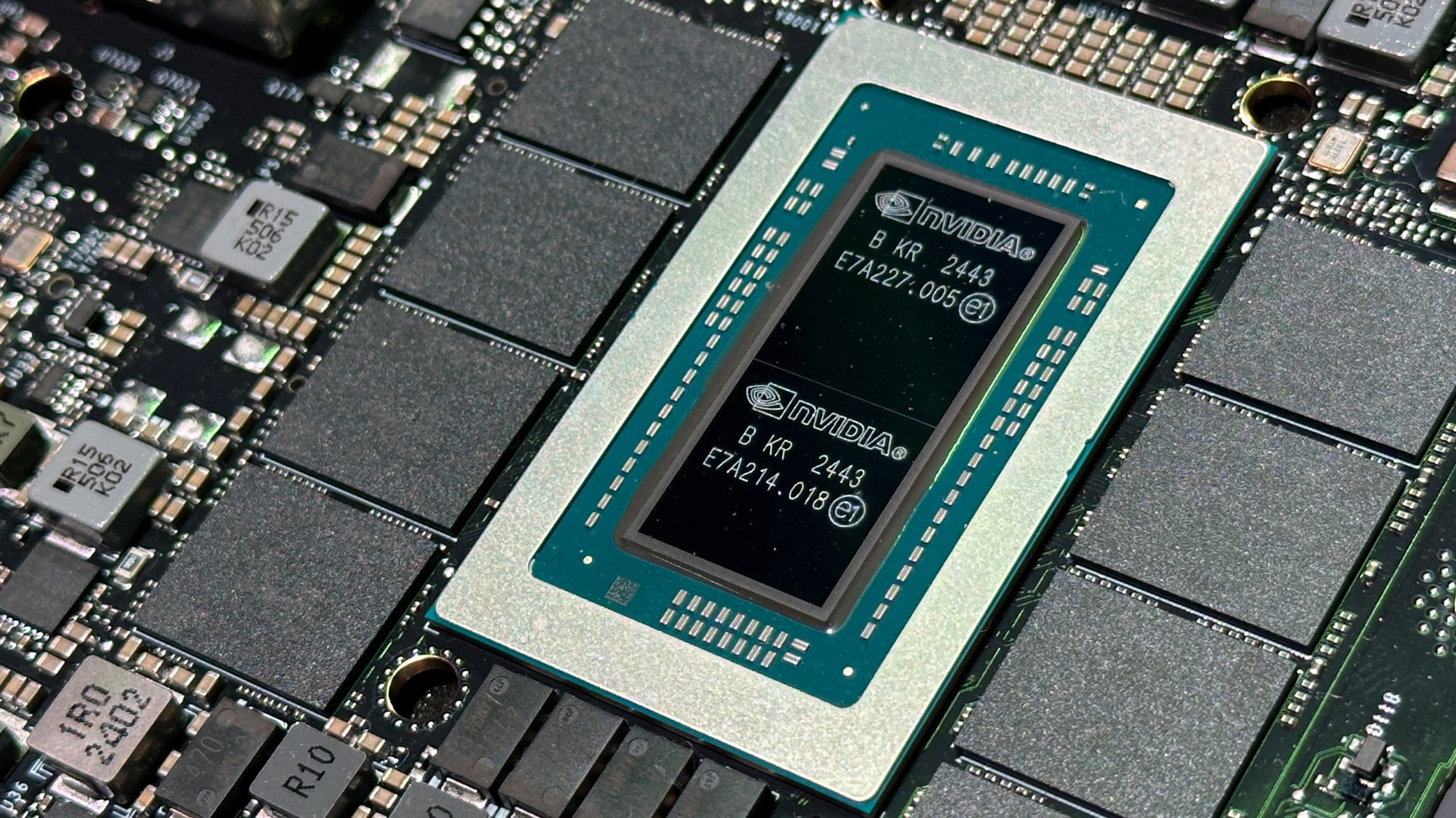 Nvidia gia nhập thị trường máy tính xách tay với chip AI tích hợp