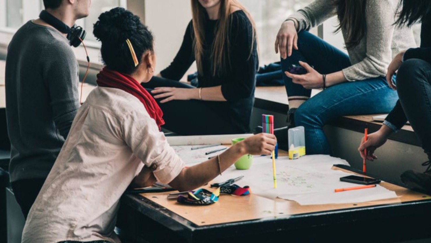 Outsource là gì? Ưu nhược điểm và lợi ích của Outsource mang lại