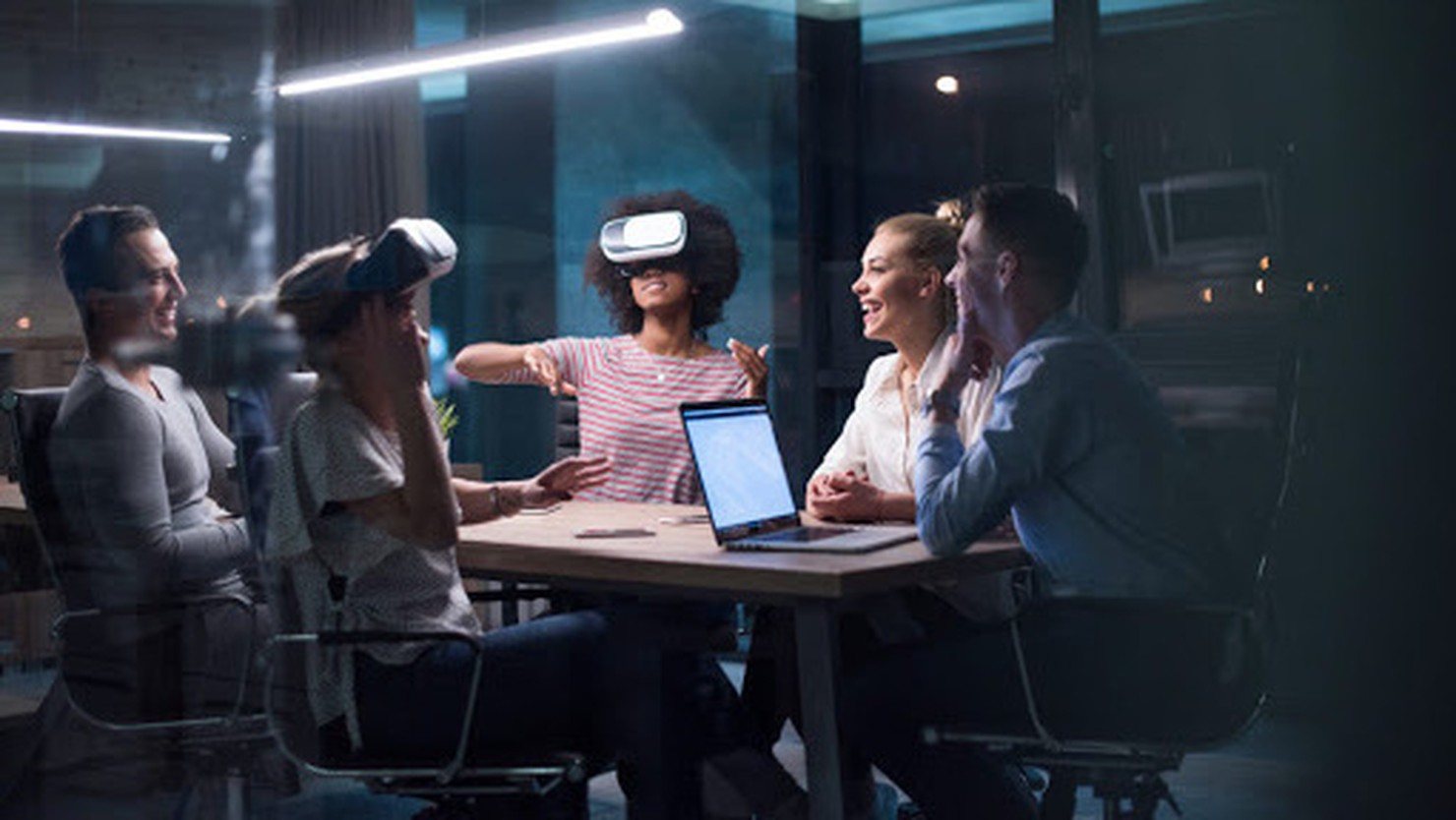 Công nghệ ảo AR/VR sẽ thay đổi ngành thương mại điện tử như thế nào trong tương lai?