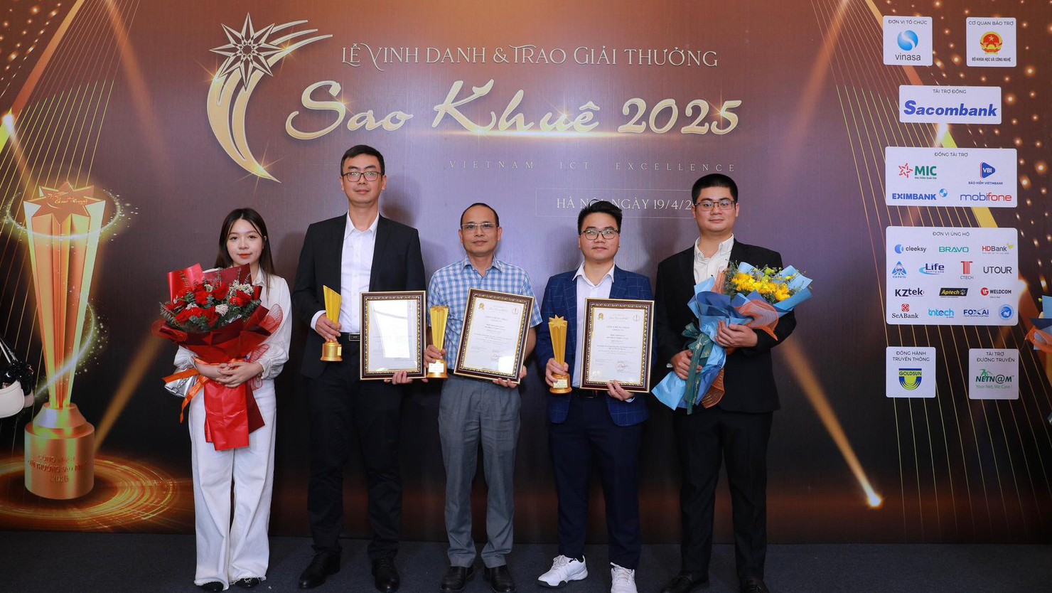 BIZFLY CLOUD GHI DẤU ẤN TẠI GIẢI THƯỞNG SAO KHUÊ 2025 VỚI 3 SẢN PHẨM ĐIỆN TOÁN ĐÁM MÂY