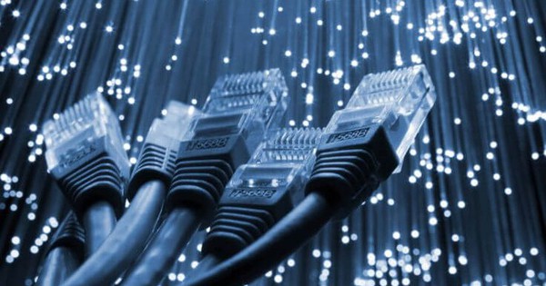 Cáp quang là gì? Cấu tạo và cách hoạt động của cáp quang